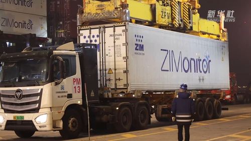 首船拉美車?yán)遄又钡志┙蚣胶Ｉ祥T戶 城市配送運(yùn)輸服務(wù)正式啟動(dòng)